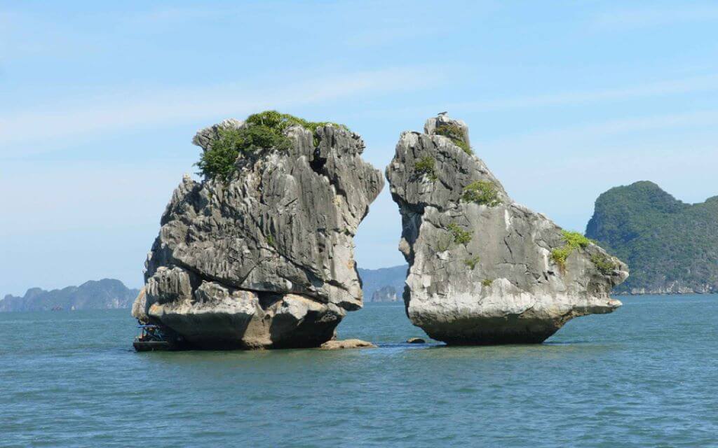 Fighting Cocks Halong Bay - Hanoi - Halong Bay - Tam Coc Muslim Tour 4 Days - 3 Nights