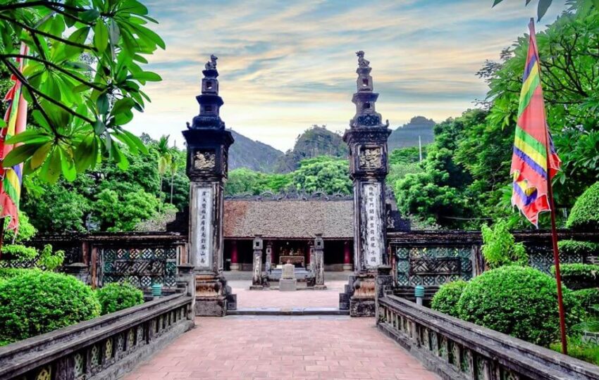 Hoa Lu - Mua Cave - Tam Coc Muslim Tour 1 Day