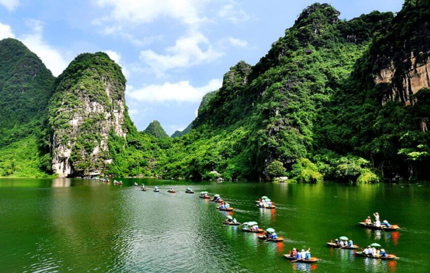 Hanoi - Hoa Lu - Mua Cave - Tam Coc Muslim Day Trip