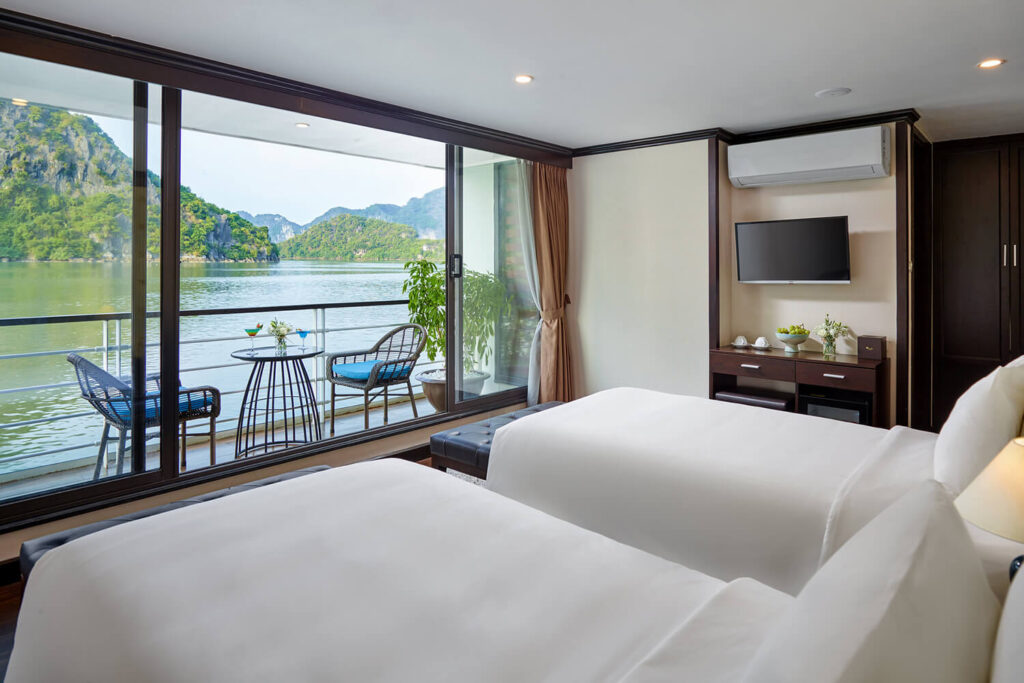 Mon Cheri Ocean Suite Balcony Triple - Halong Bay Muslim Cruise