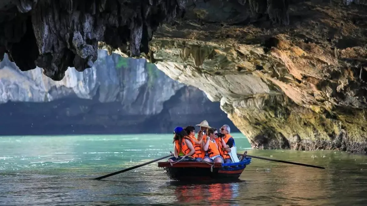 Bamboo boat ride to Dark and Bright Cave with Diana Cruise