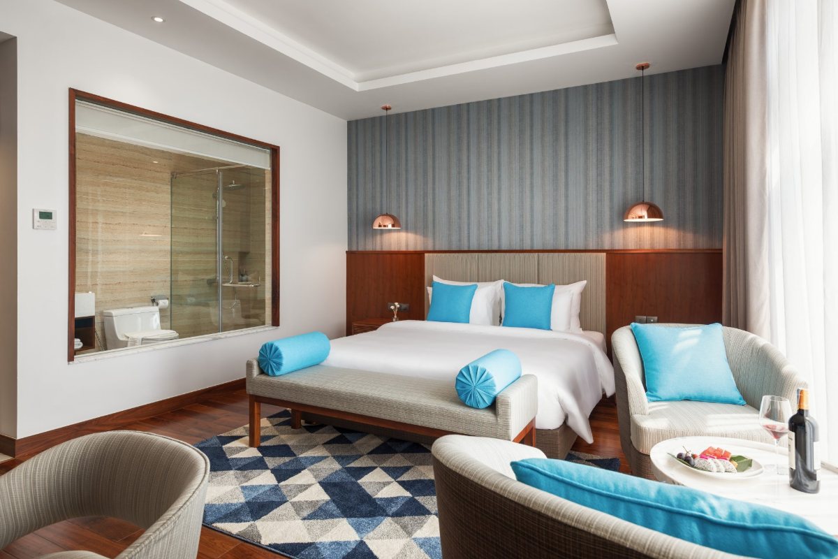 Deluxe King room with city view at D'Lecia Ha Long