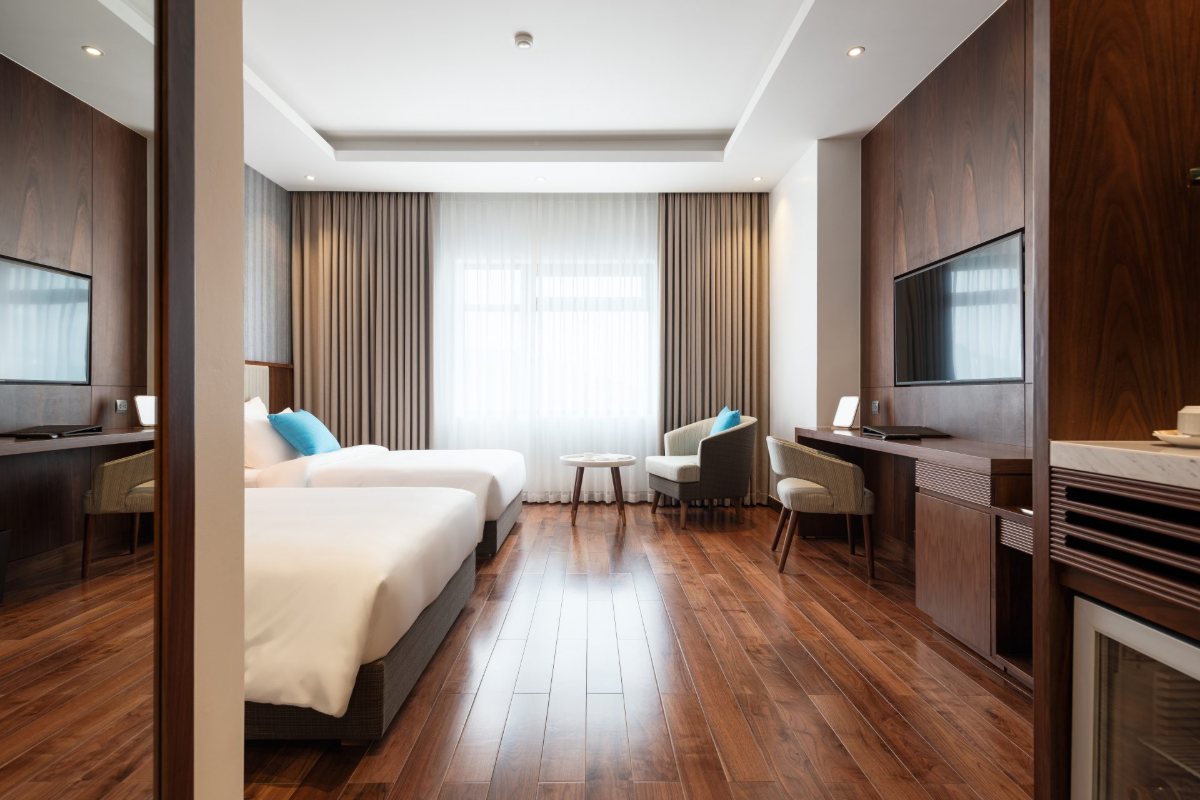 Deluxe Twin room with window at D'Lecia Ha Long