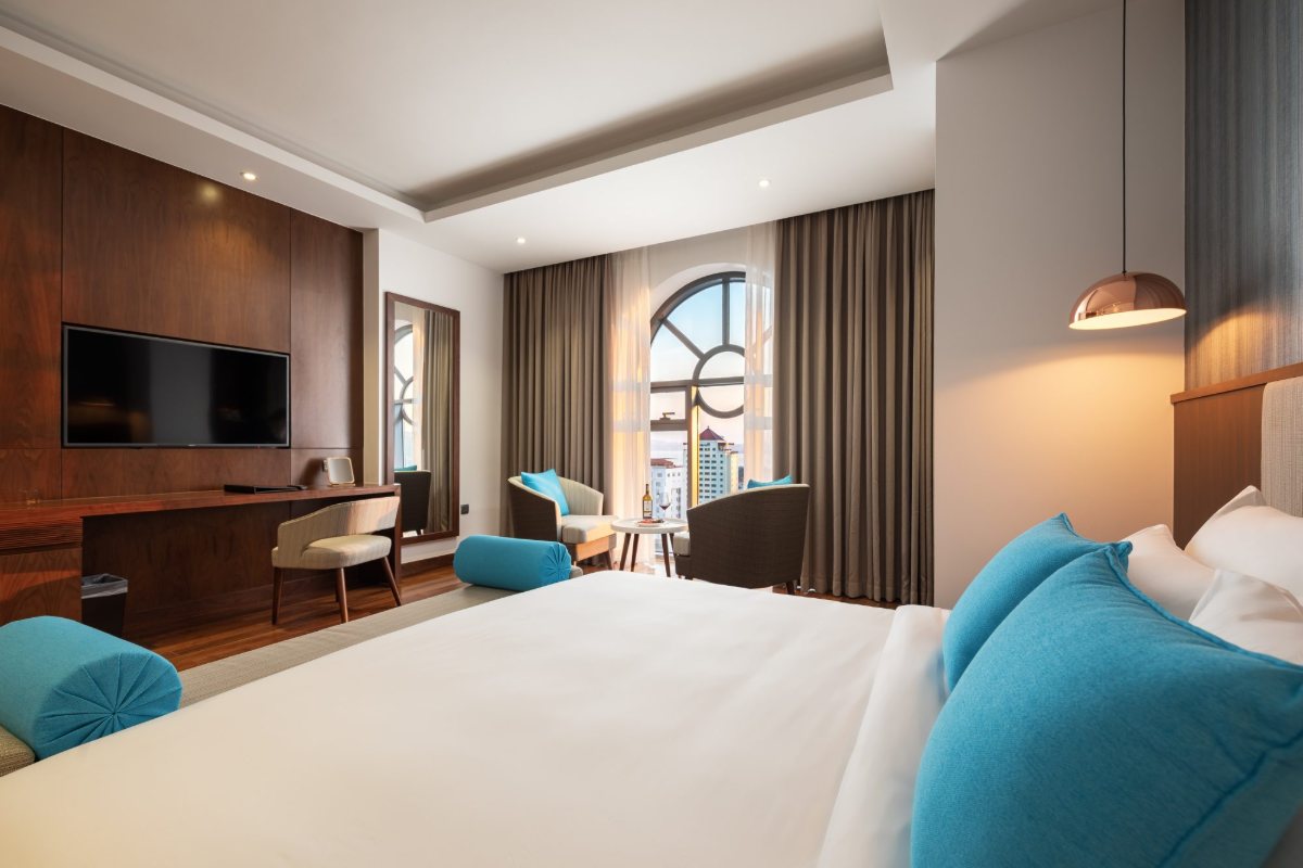 Seating area in the Grand Deluxe King room at D'Lecia Ha Long