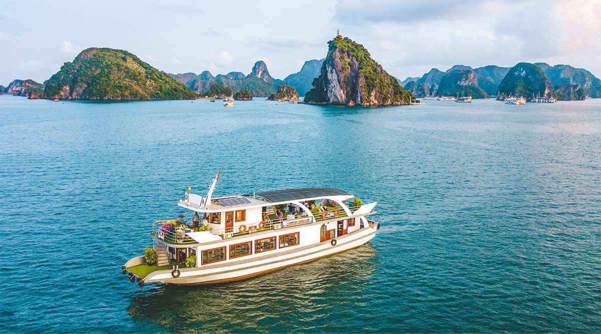 Halong Bay Day Cruise Boat