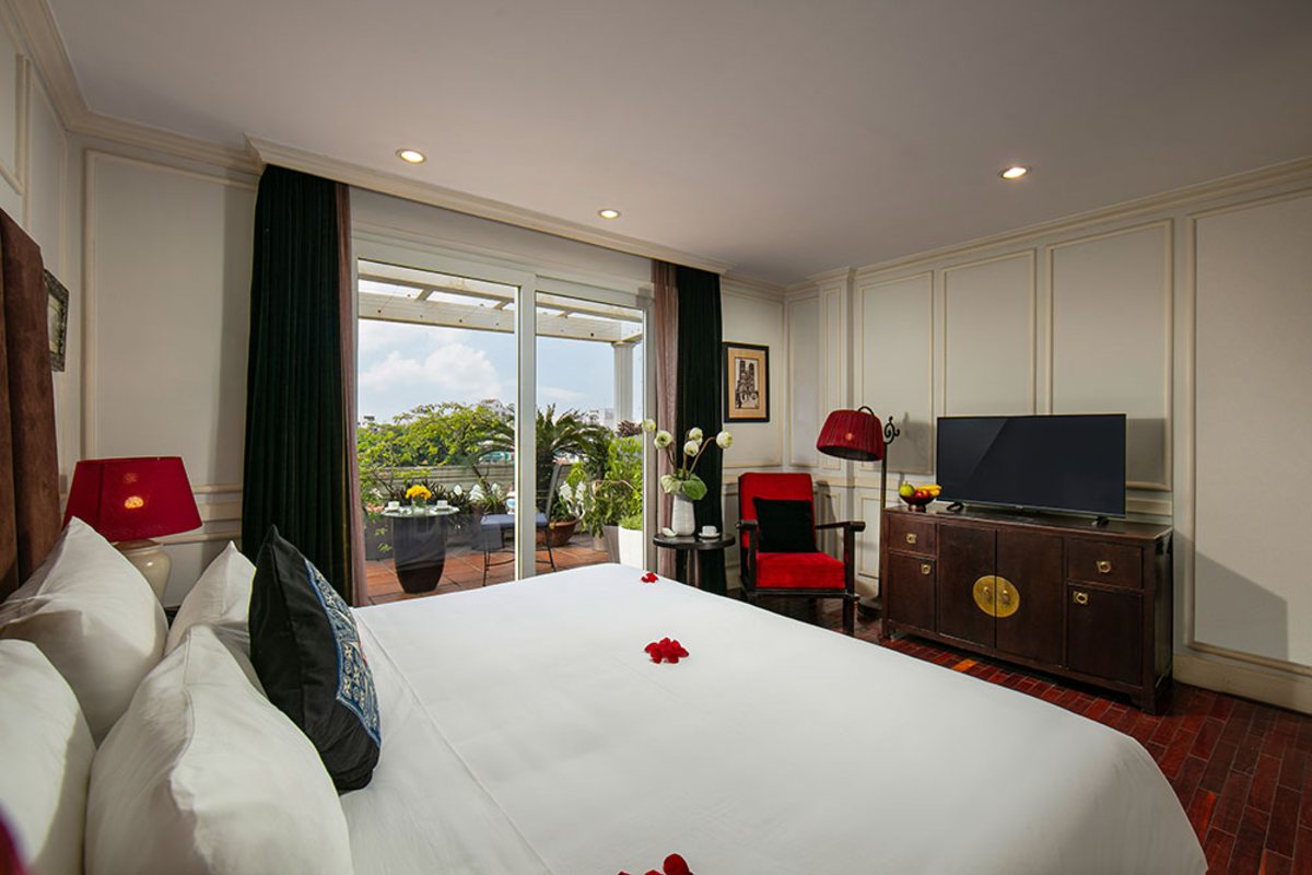 Bed in the Executive Balcony room