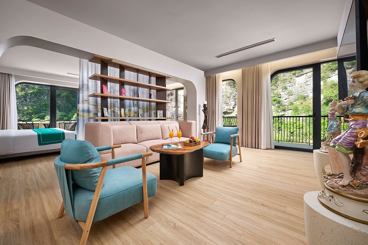 Living room of the Presidential Suite at Heritage Charm Hotel Trang An