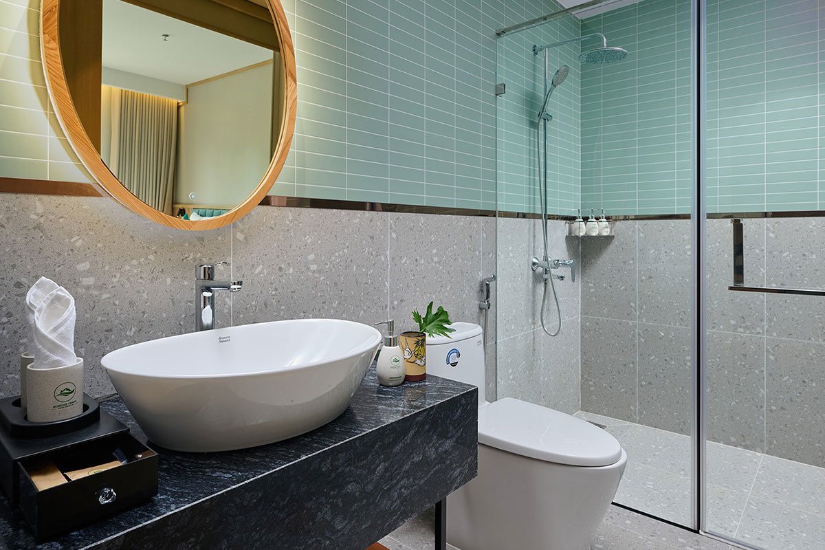 Premier Twin room bathroom at Heritage Charm Hotel Trang An