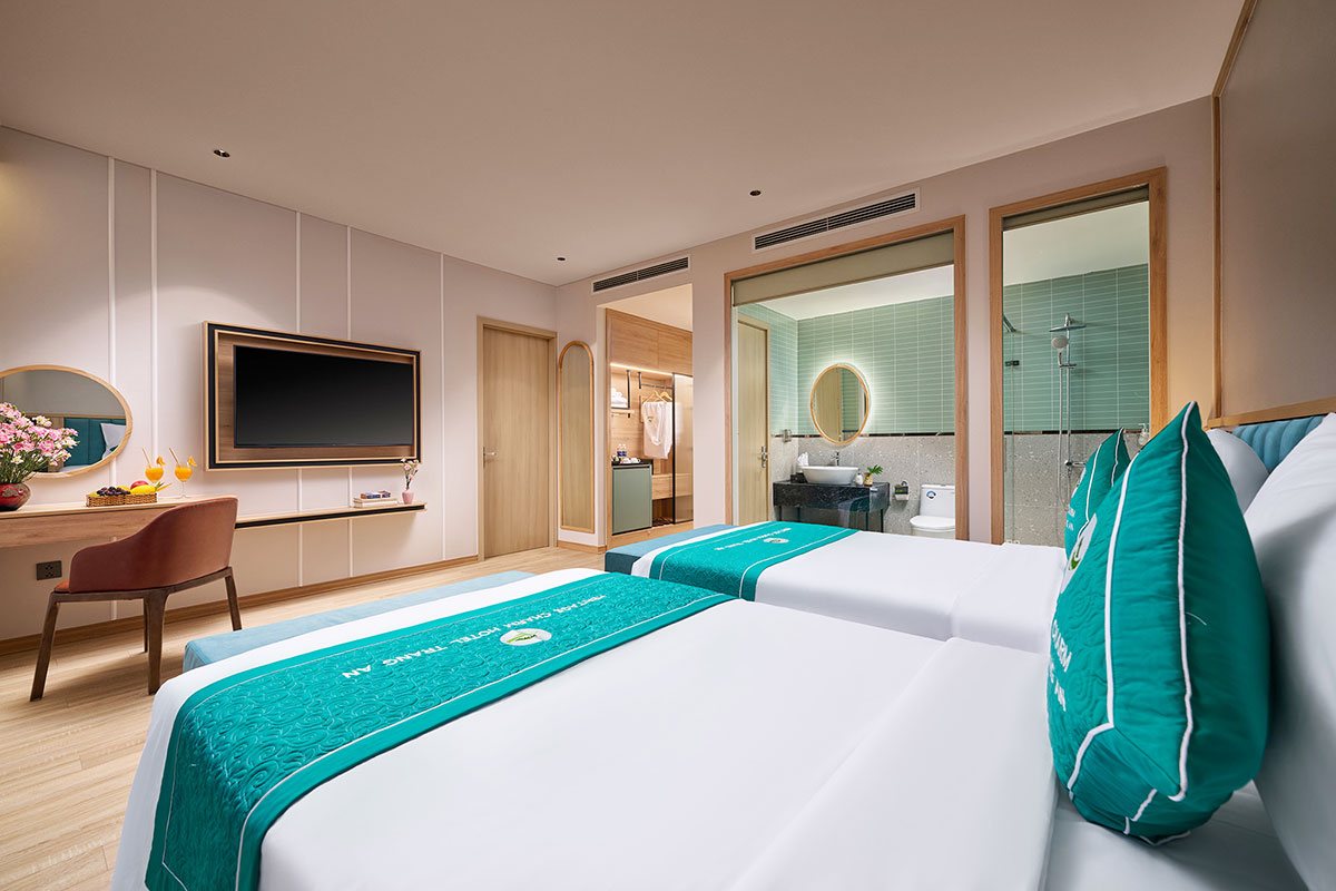 Two single beds in the Premier Twin room at Heritage Charm Hotel Trang An
