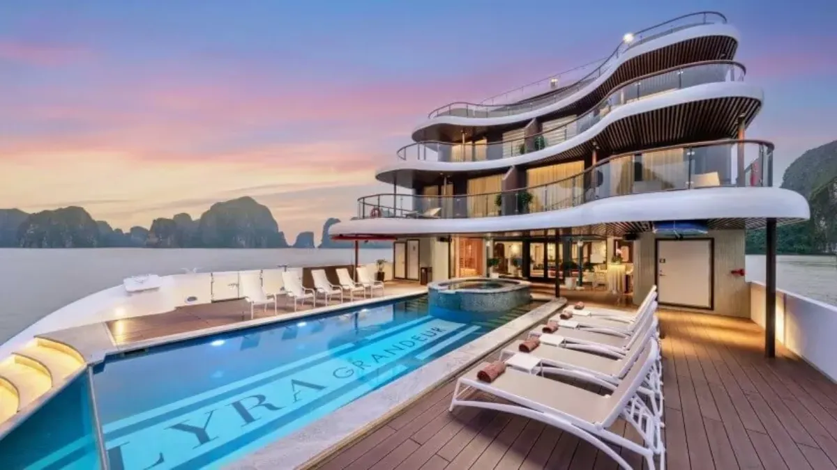 Heated rooftop pool and jacuzzi on Lyra Grandeur Cruise