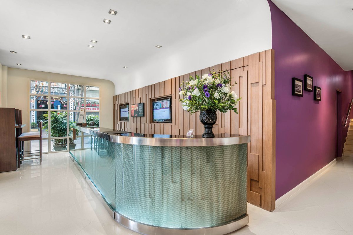 Reception desk at Mercure Hanoi La Gare