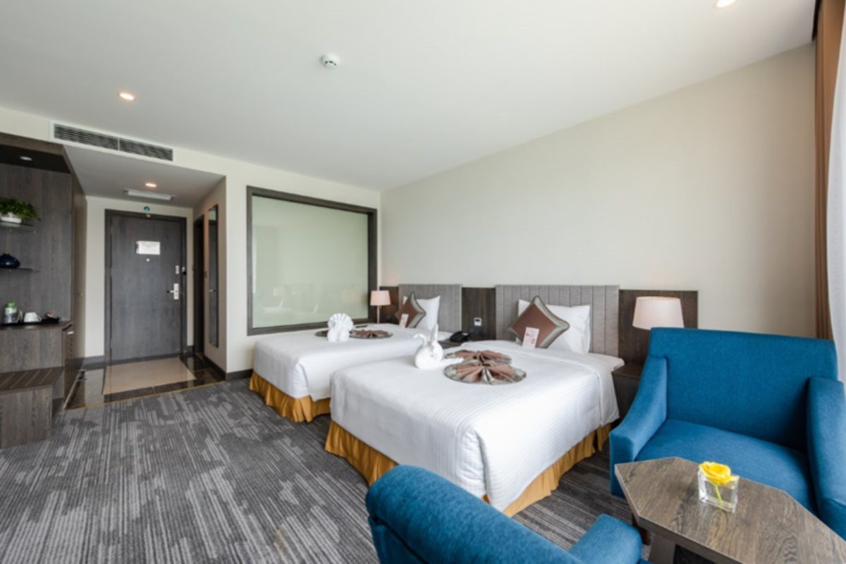 Deluxe Twin room at Muong Thanh Grand Bai Chay
