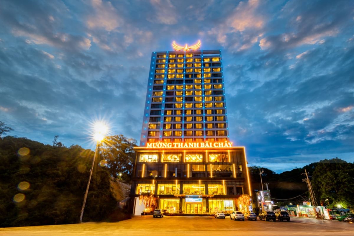 Muong Thanh Grand Bai Chay tower at night, Bai Chay