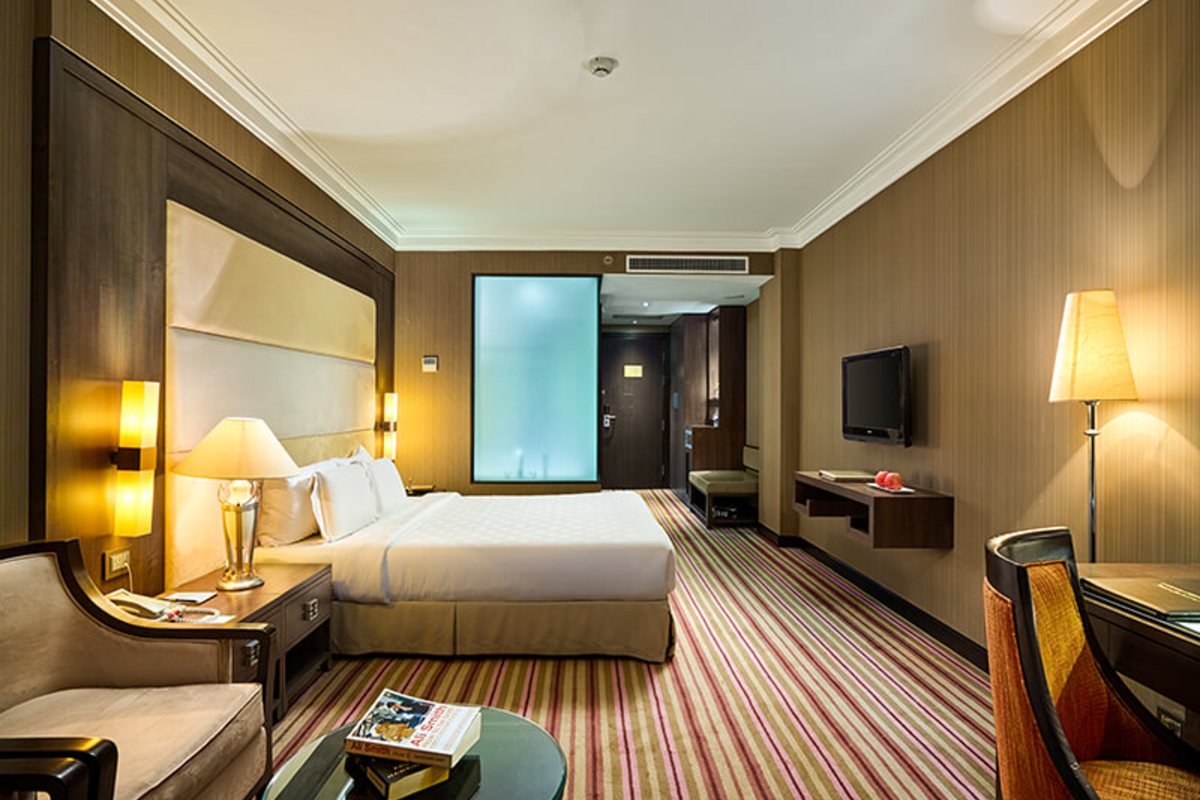 King bed in the Premium Executive room at Silk Path Hotel Hanoi