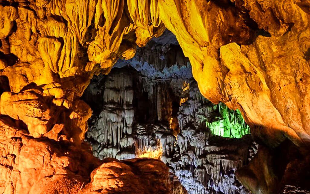 Stalactites in Thien Cung Cave