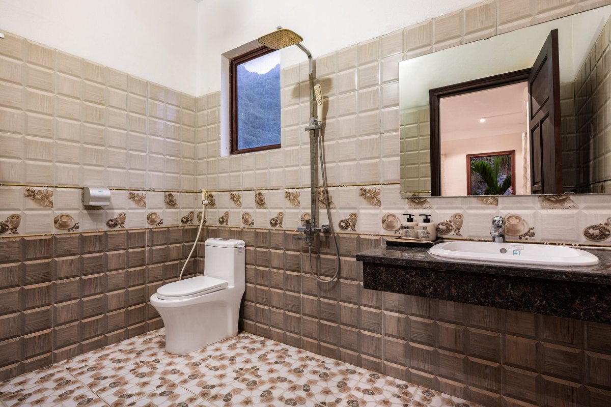 Bathroom with bidet at Trang An Heritage Garden