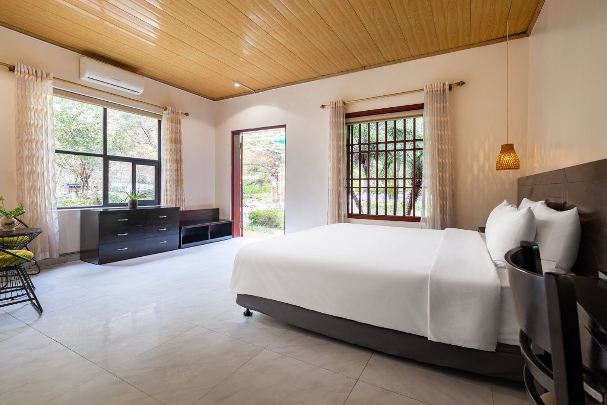 Room with mountain view at Trang An Heritage Garden