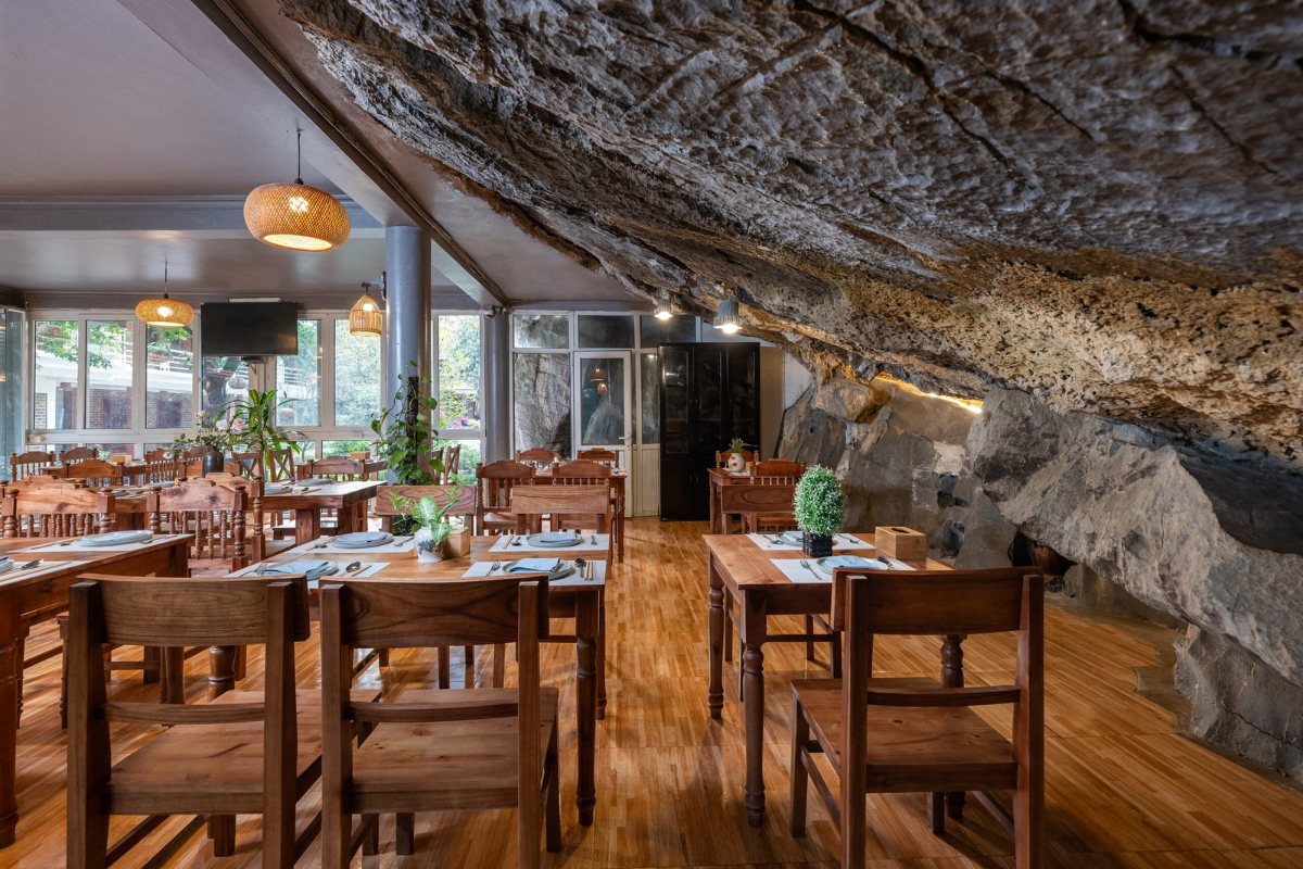 Restaurant under the limestone cliff at Trang An Heritage Garden